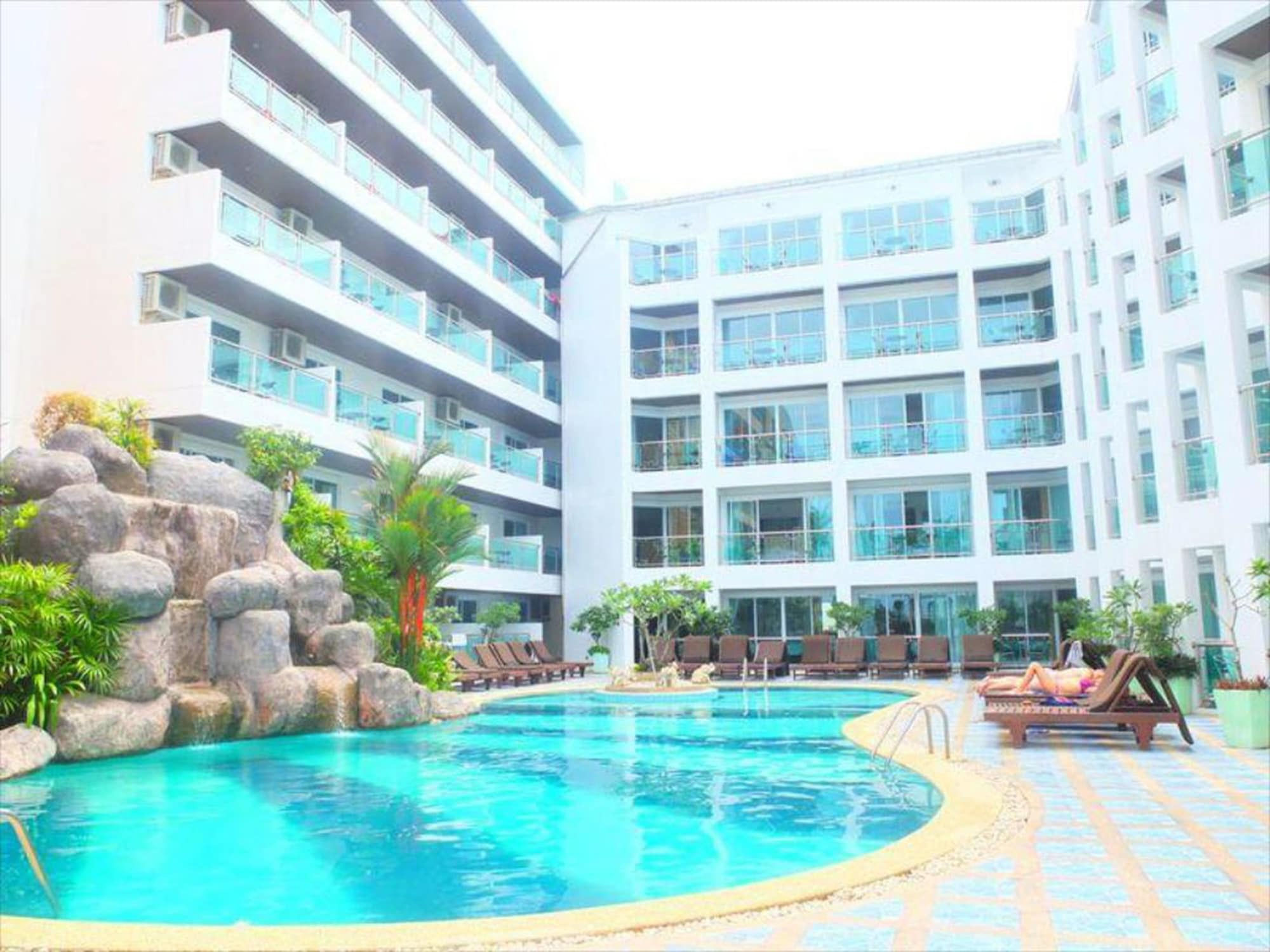 Dragon Beach Resort Jomtien Pattaya Exterior photo